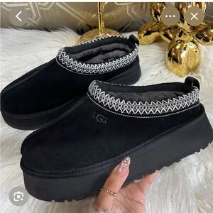 Ugg $145 Tasman black platform slippers size 6